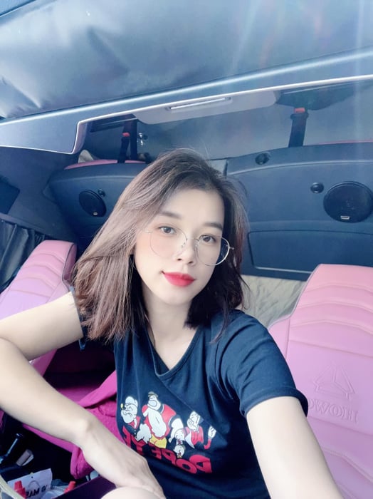 Gặp Ngô Hạnh - nữ lái xe tải 30 tấn xinh đẹp ở Thái Nguyên, trang trí xe bằng hình Hello Kitty: Cuộc sống thay đổi như thế nào sau khi trở nên nổi tiếng? - Ảnh 1.